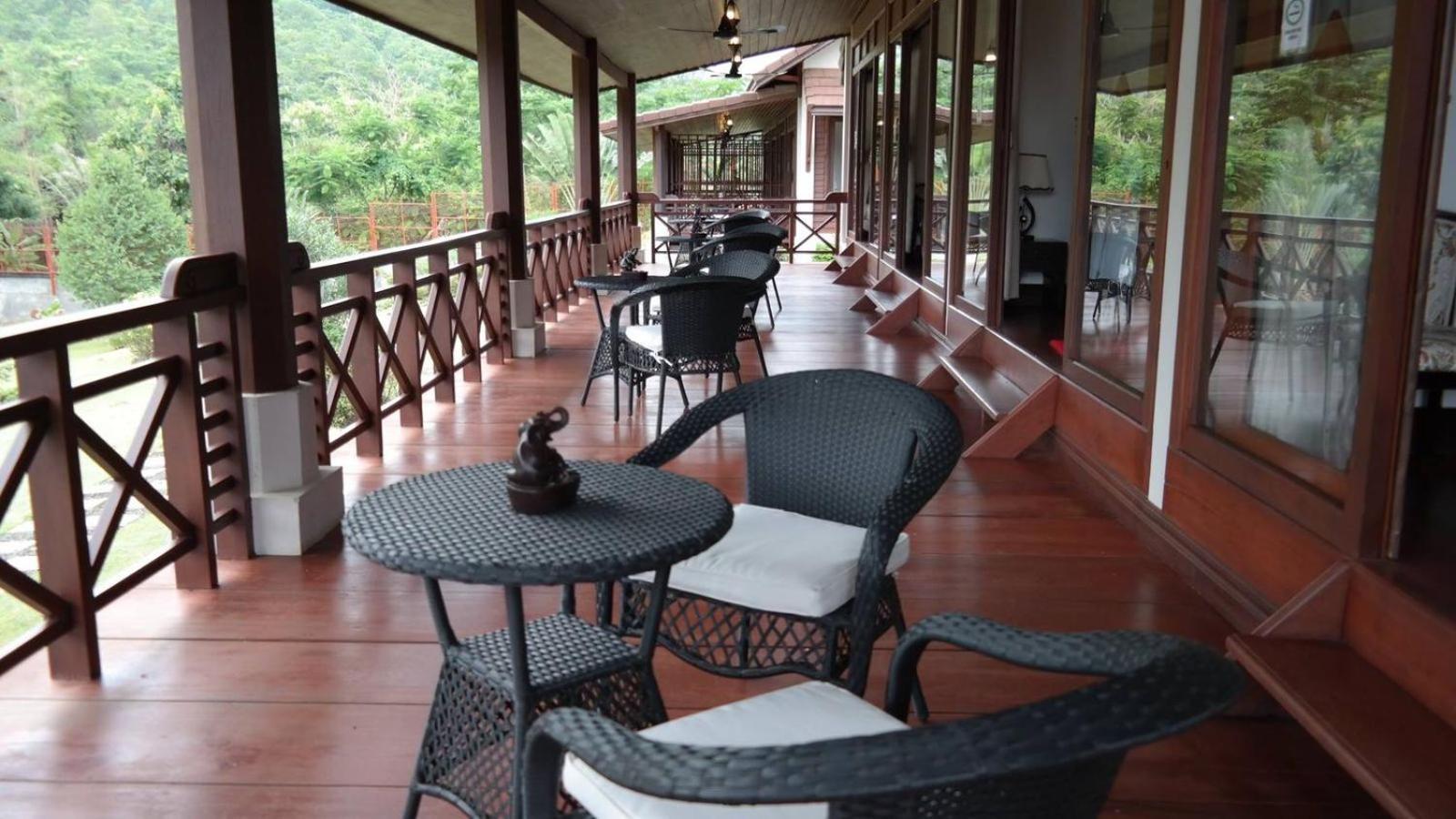 Phubachiang Golf & Resort Pakse Exterior photo