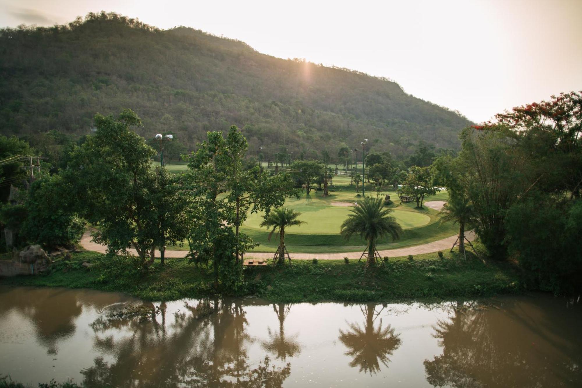 Phubachiang Golf & Resort Pakse Exterior photo