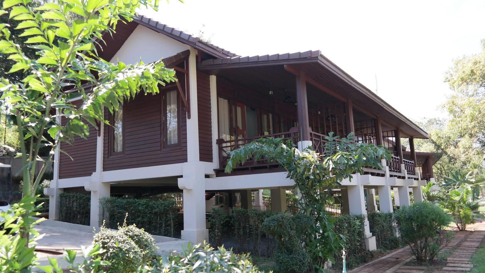Phubachiang Golf & Resort Pakse Exterior photo