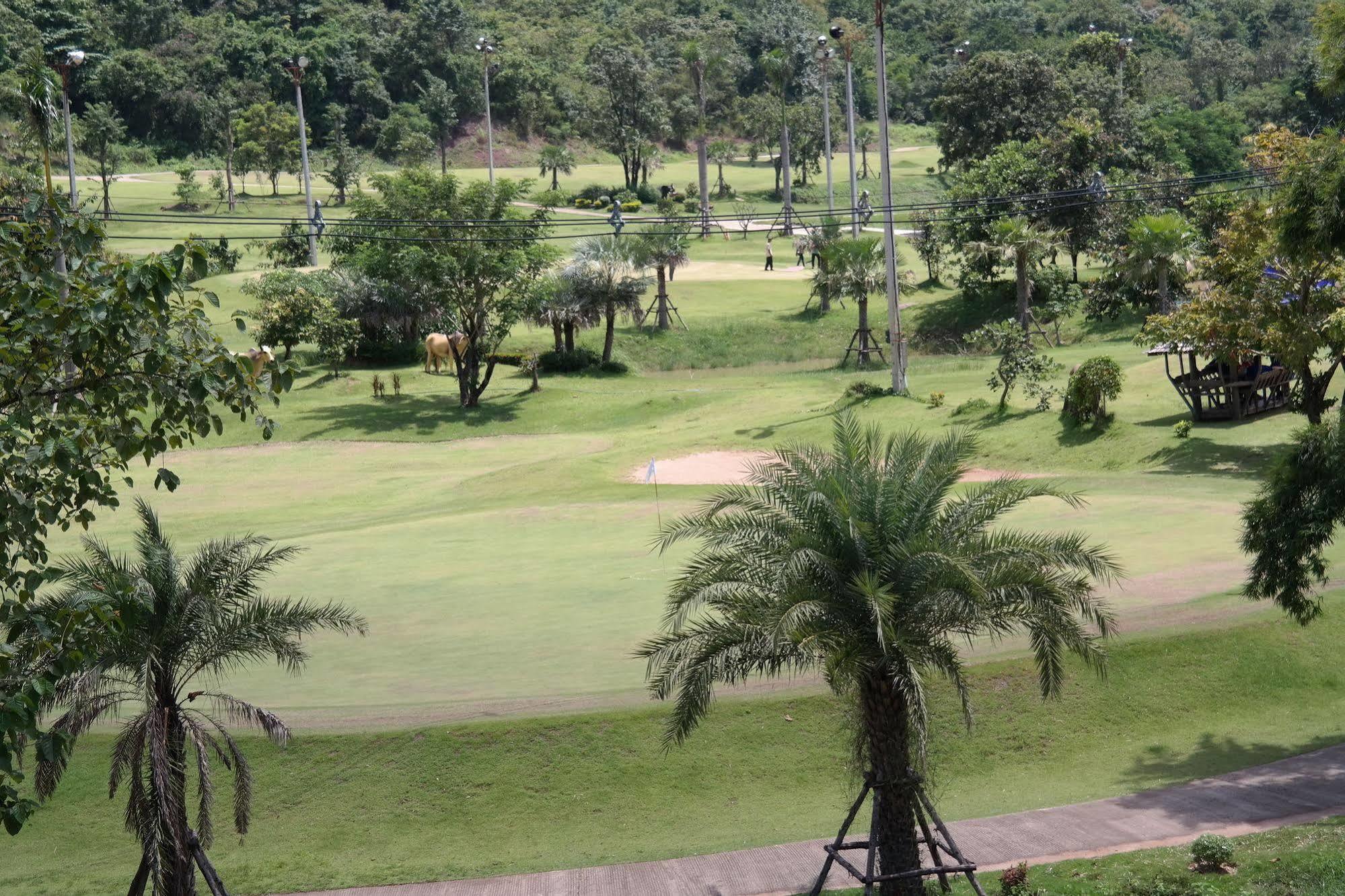 Phubachiang Golf & Resort Pakse Exterior photo