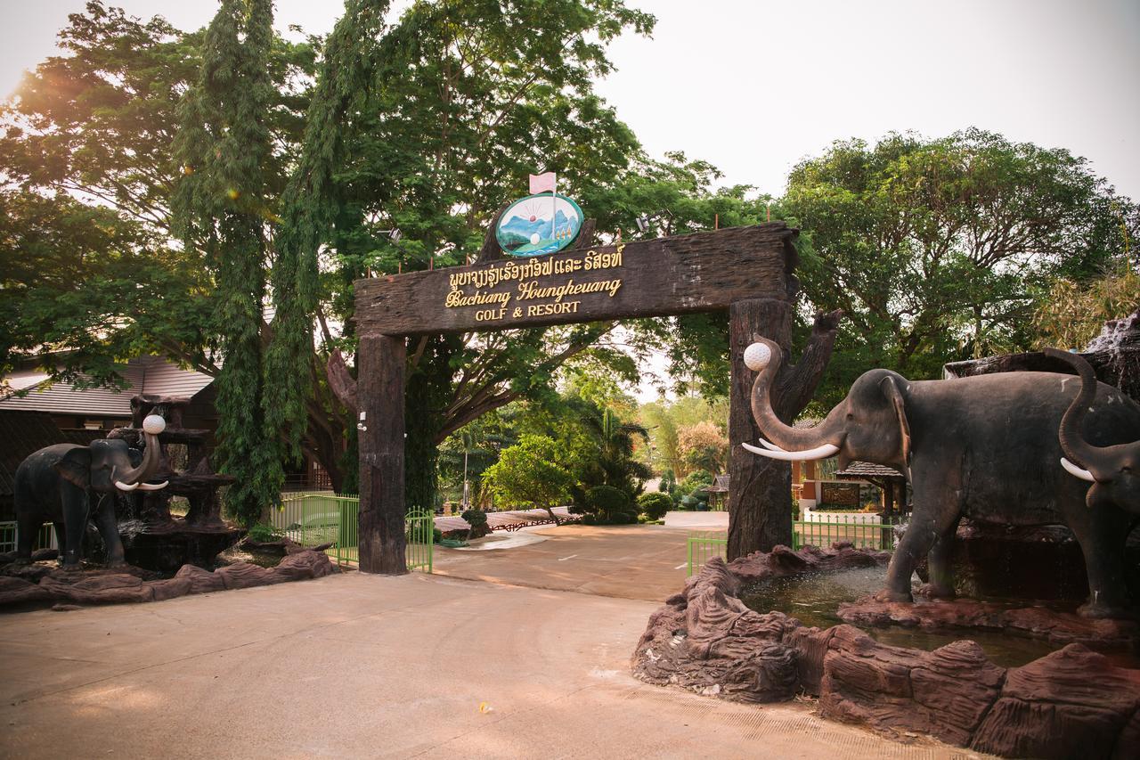 Phubachiang Golf & Resort Pakse Exterior photo